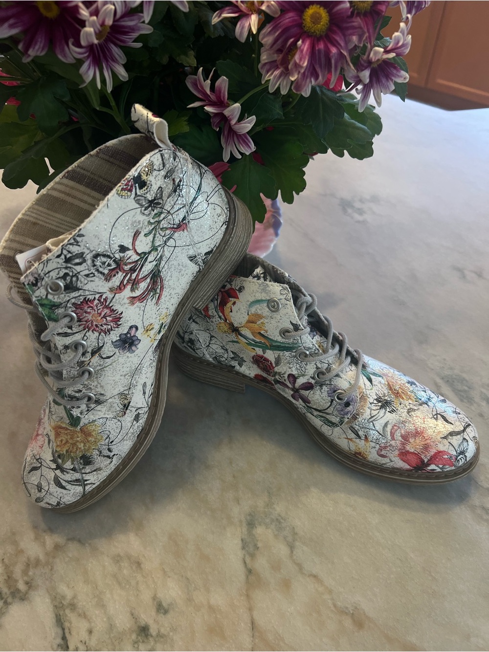 NWT NEW REIKER Floral Lace-Up Ankle Boots in White with Multicolor Print